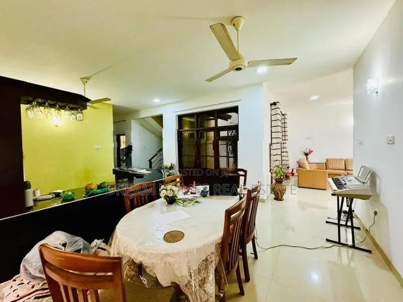 Luxurious 5-Bedroom Modern House For Sale In Pitakotte Kotte