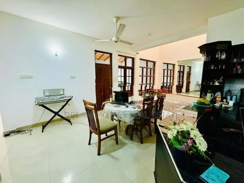 Luxurious 5-Bedroom Modern House For Sale In Pitakotte Kotte