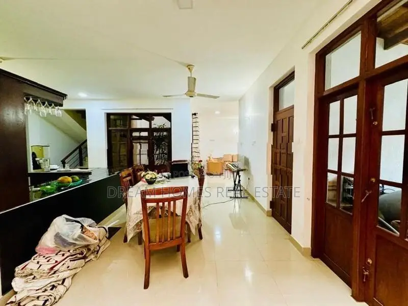Luxurious 5-Bedroom Modern House For Sale In Pitakotte Kotte