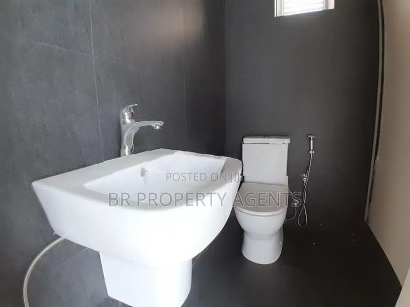 Commercial Building for Rent in Mattakkuliya