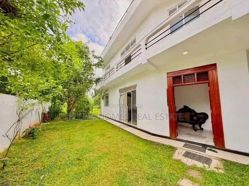 Spacious 5-Bedroom House for Sale in Kahathuduwa