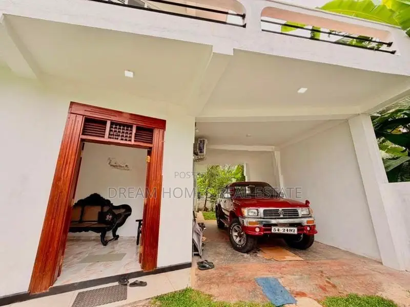 Spacious 5-Bedroom House for Sale in Kahathuduwa