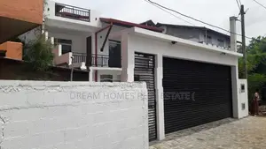 3-Bedroom Upstairs House For Rent – Nugegoda