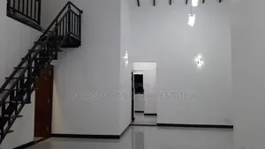 3-Bedroom Upstairs House For Rent – Nugegoda