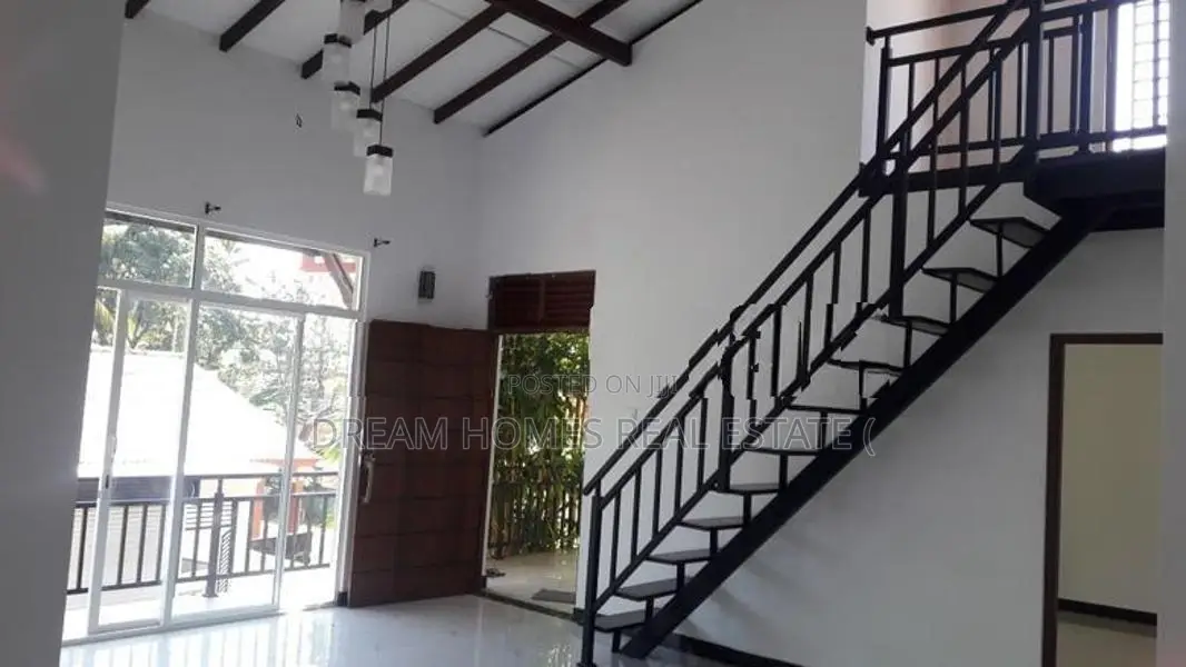 3-Bedroom Upstairs House For Rent – Nugegoda