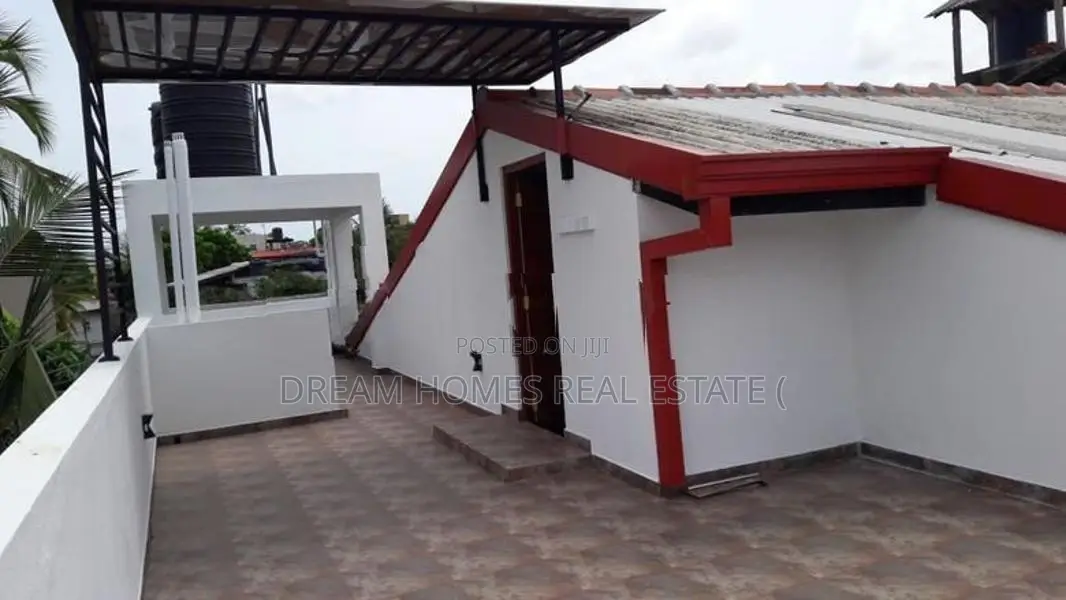 3-Bedroom Upstairs House For Rent – Nugegoda