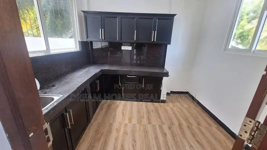 3-Bedroom Upstairs House For Rent – Nugegoda