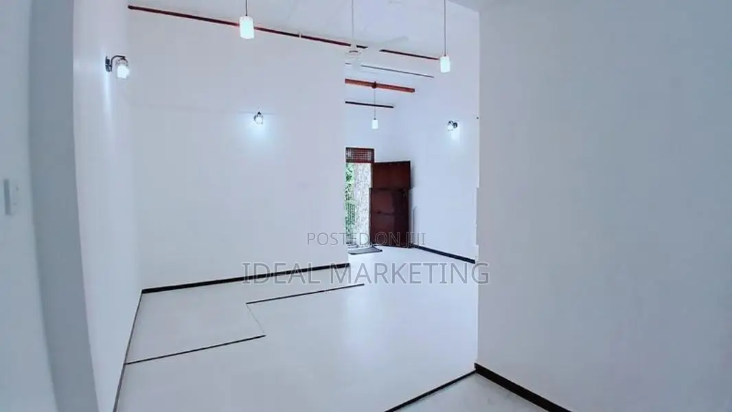 02 Bedroom House For Rent - Pelawatta