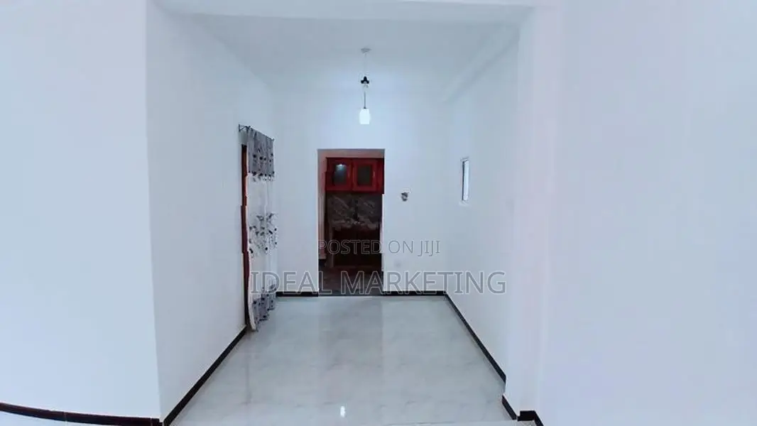 02 Bedroom House For Rent - Pelawatta