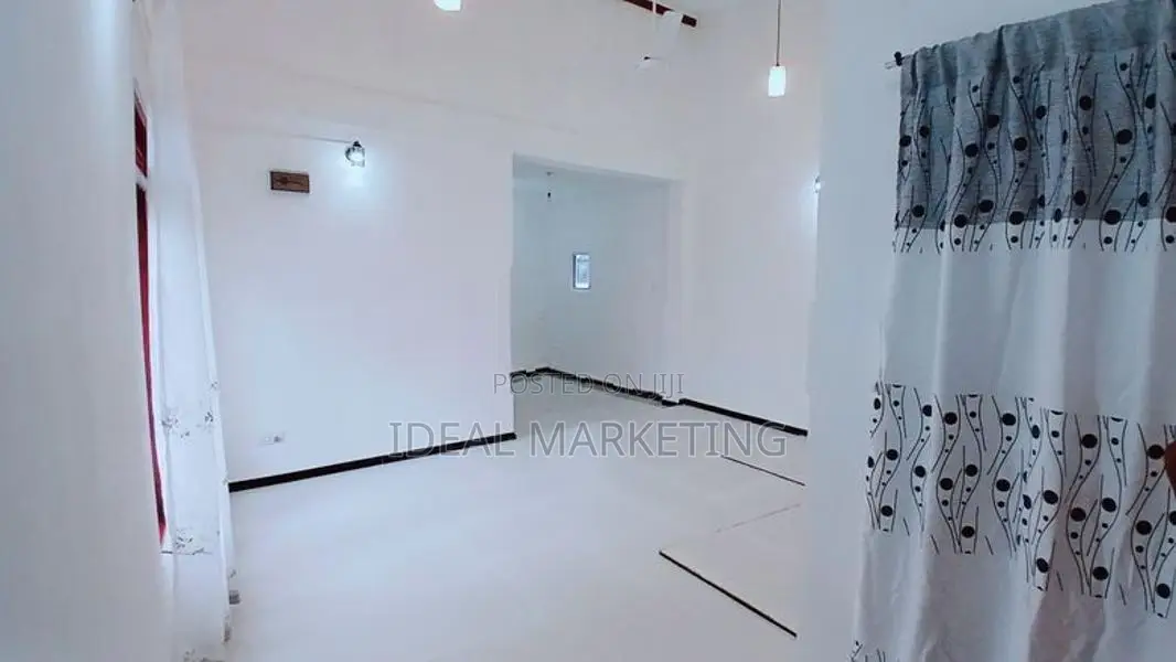 02 Bedroom House For Rent - Pelawatta