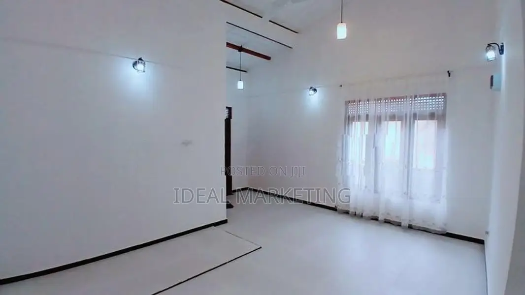 02 Bedroom House For Rent - Pelawatta