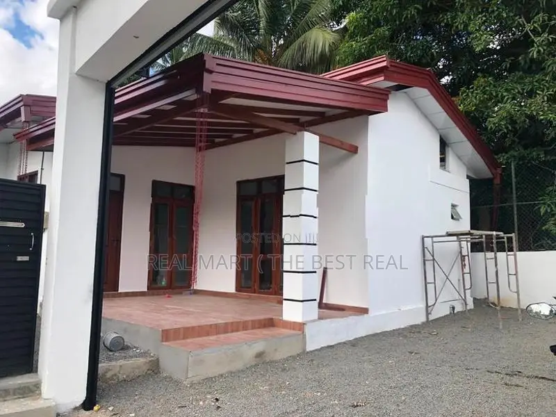 WATTALA : 3-BR (7.5P) BRAND NEW HOUSE FOR SALE AT MAHABAGE