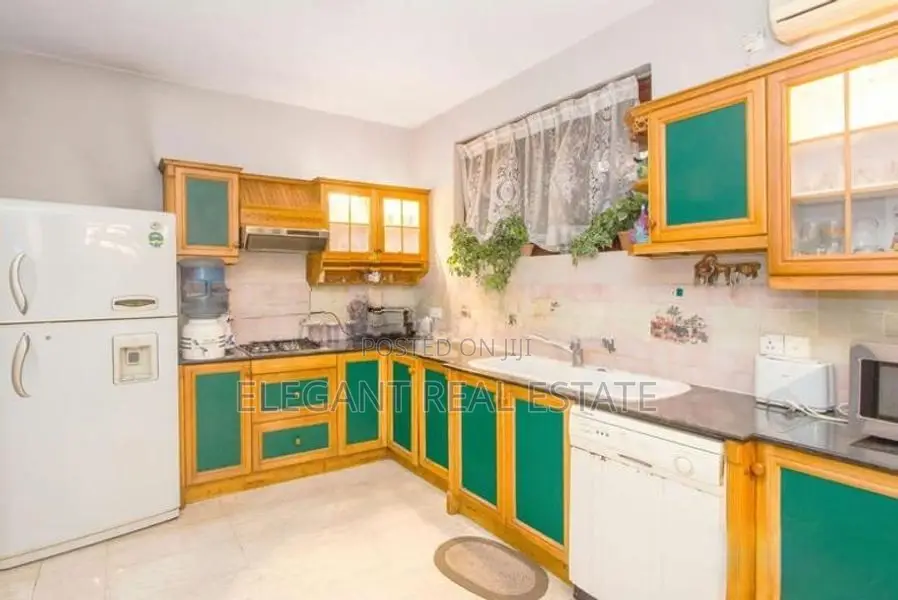 05 Bedroom Furnished 03 Storied House for Sale in Colombo 07 (A5740)