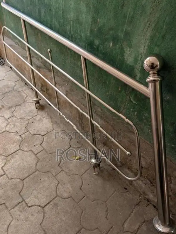 සුදු යකඩ වැට ( Stainless Steel Stair Rail)