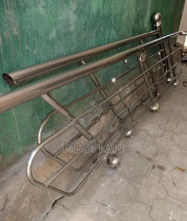 සුදු යකඩ වැට ( Stainless Steel Stair Rail)