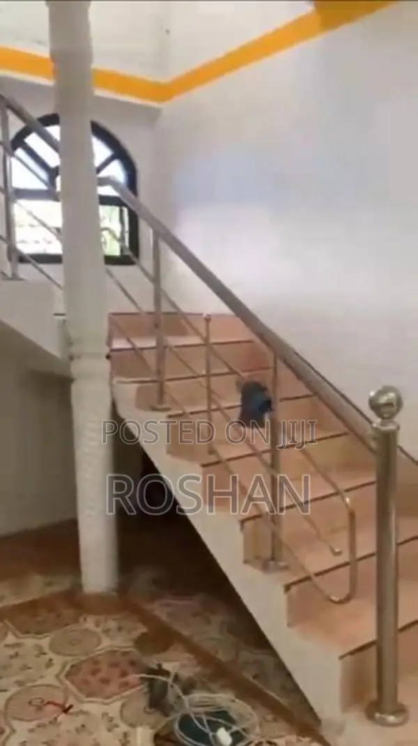 සුදු යකඩ වැට ( Stainless Steel Stair Rail)
