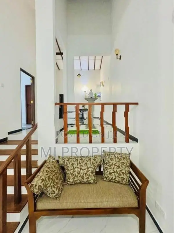 ( TR-1284) Valuable Two Storey House Rent in Piliyandala