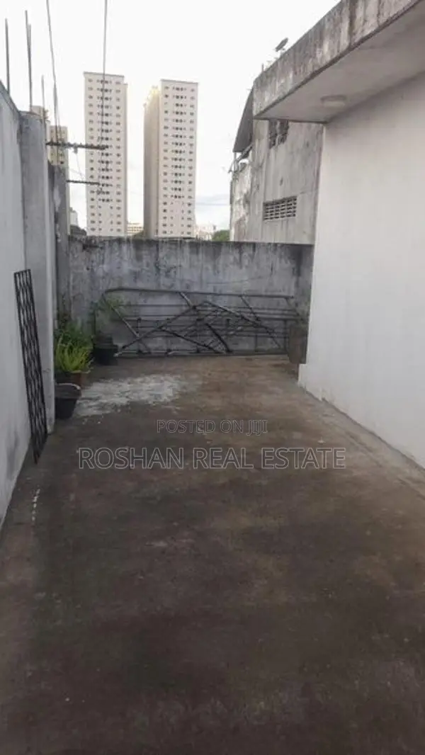 UNFURNISHED THREE STORIED HOUSE FOR RENT COLOMBO 2 LI3154