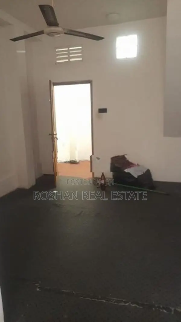 UNFURNISHED THREE STORIED HOUSE FOR RENT COLOMBO 2 LI3154