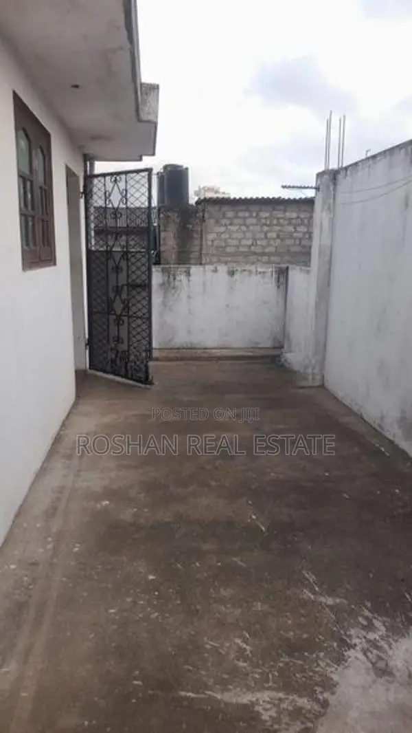 UNFURNISHED THREE STORIED HOUSE FOR RENT COLOMBO 2 LI3154