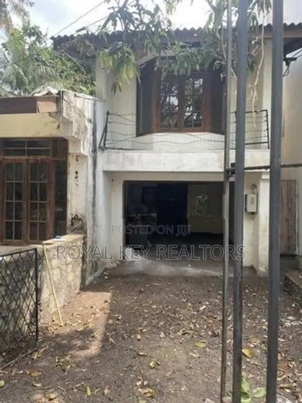 04 Bedroom Unfurnished House for Sale In Colombo 08