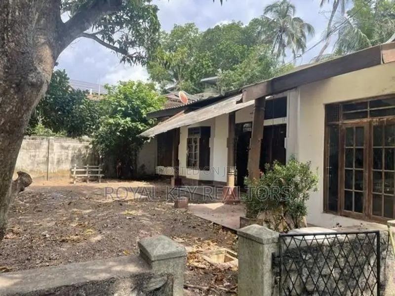 04 Bedroom Unfurnished House for Sale In Colombo 08