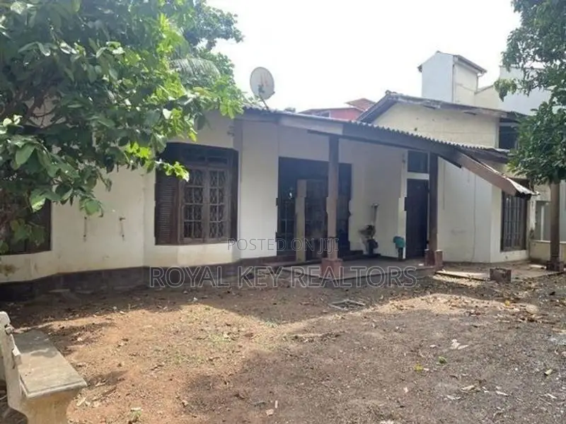 04 Bedroom Unfurnished House for Sale In Colombo 08