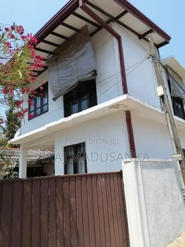 Moratuwa Land With House Sale