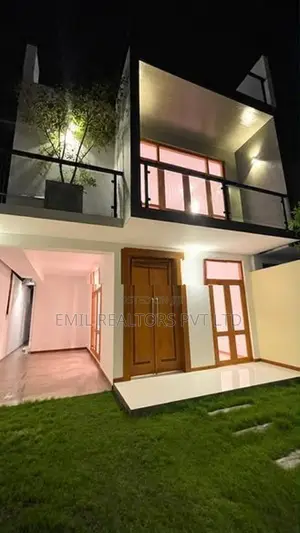Modern Luxury 4 Bedroom House for Rent/ Battaramulla (EM020AK)