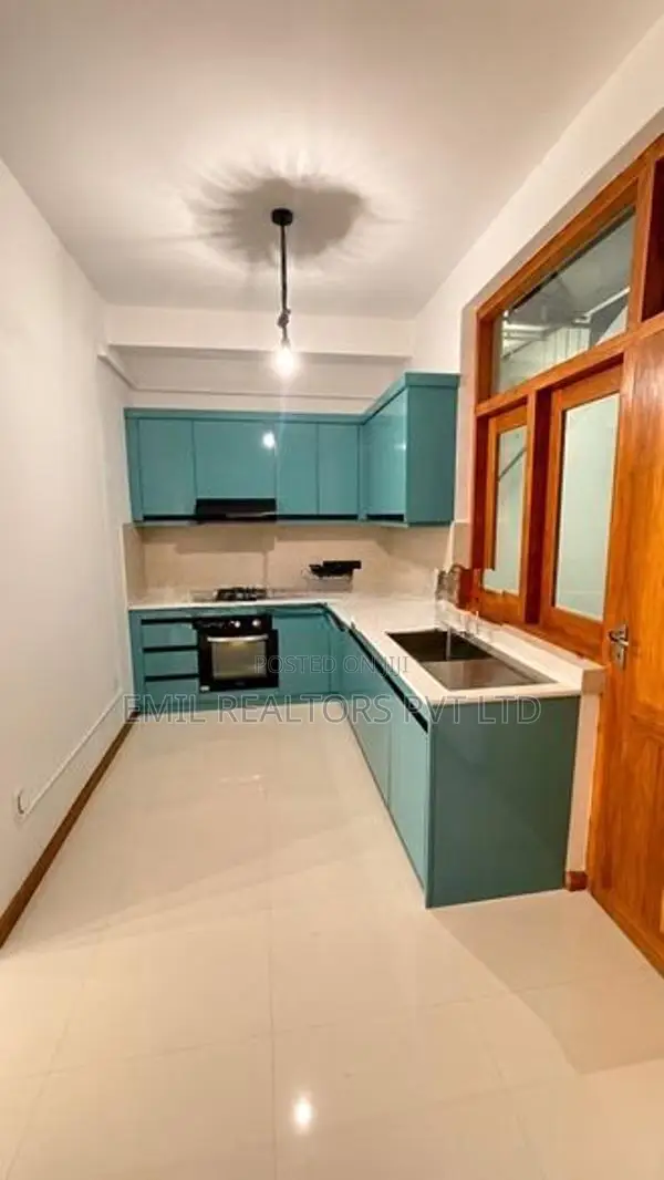 Modern Luxury 4 Bedroom House for Rent/ Battaramulla (EM020AK)
