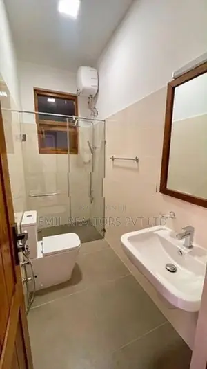 Modern Luxury 4 Bedroom House for Rent/ Battaramulla (EM020AK)