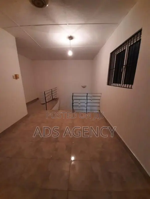 Upstairs House for Rent in Katubedda