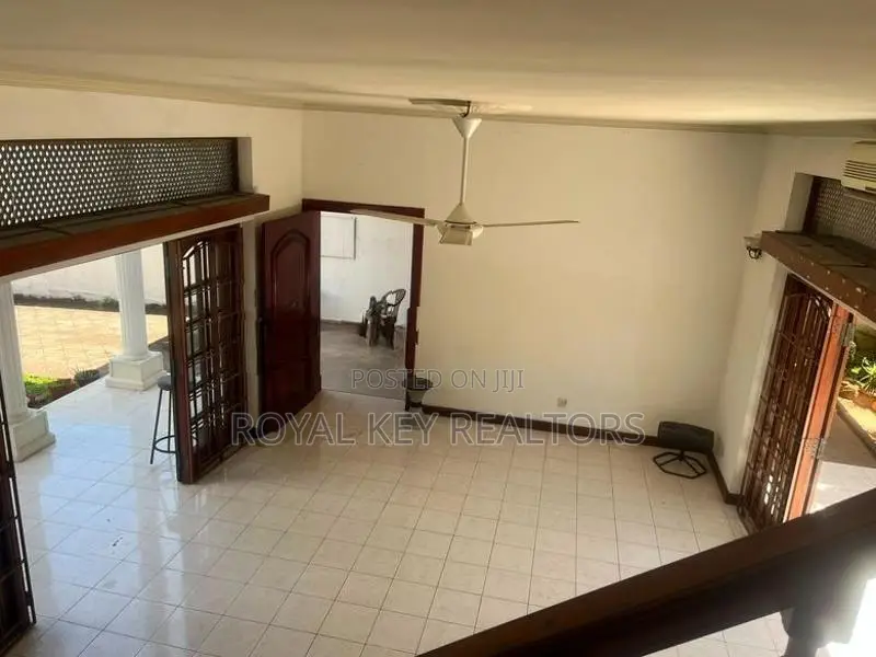 04 Bedroom - Unfurnished House for Rent In Colombo 05