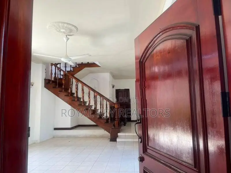 04 Bedroom - Unfurnished House for Rent In Colombo 05