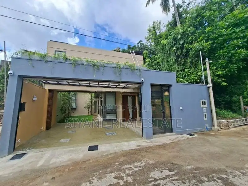 Luxury New House for Sale in Battaramulla