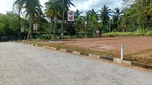 අගනා බිම් කොටස් කොච්චිකඩේ හංදියෙන් මීගමුව පාරට ලගින්ම