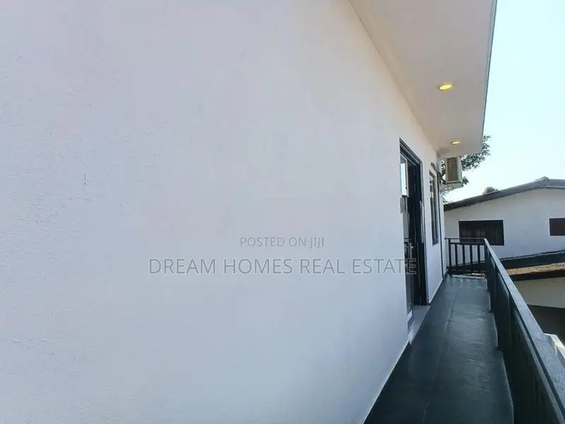 Luxury Brand-New 3-Storey House For Sale – Piliyandala
