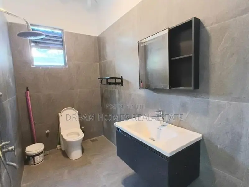 Luxury Brand-New 3-Storey House For Sale – Piliyandala