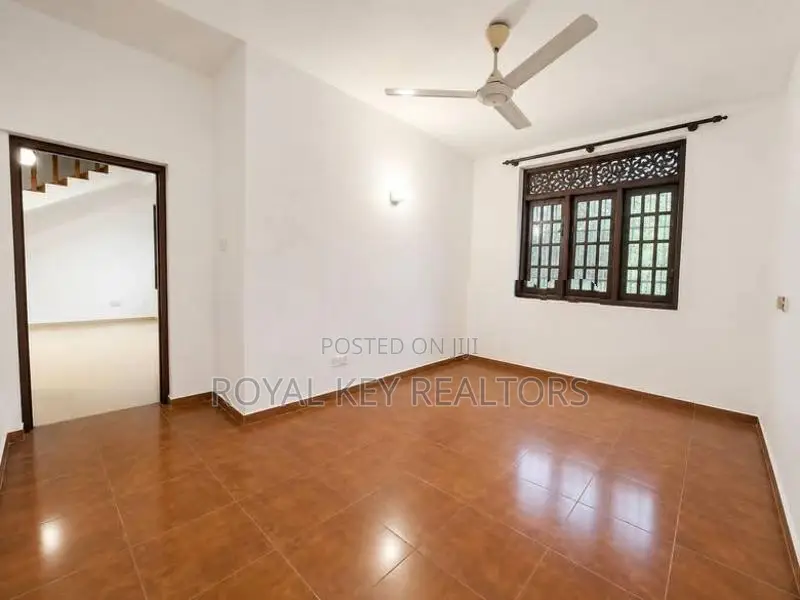05 Bedroom - Unfurnished House For Sale In Kottawa