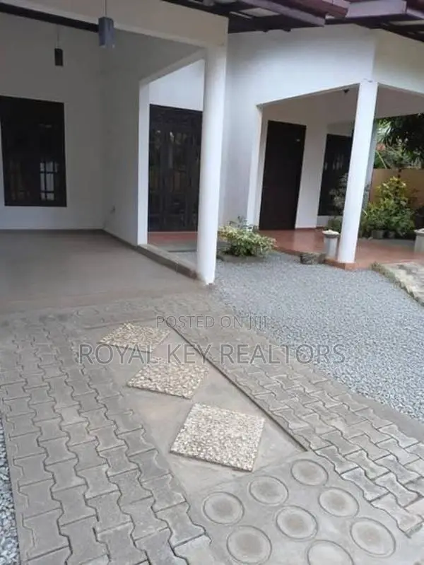 05 Bedroom - Unfurnished House For Sale In Kottawa