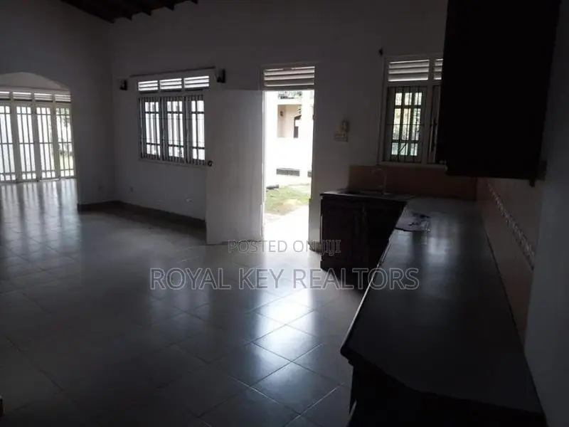 04 Bedroom Unfurnished House for Sale in Gothatuwa