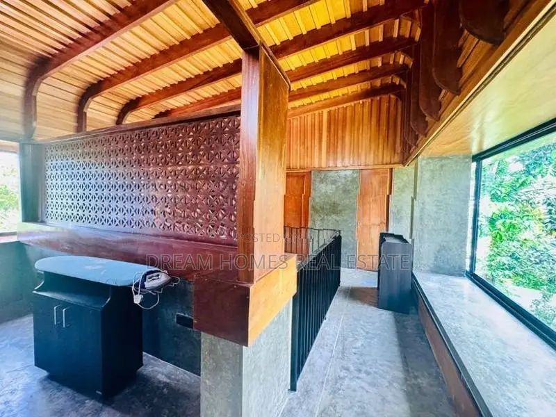 Luxury House with Garden for Sale in Rajagiriya