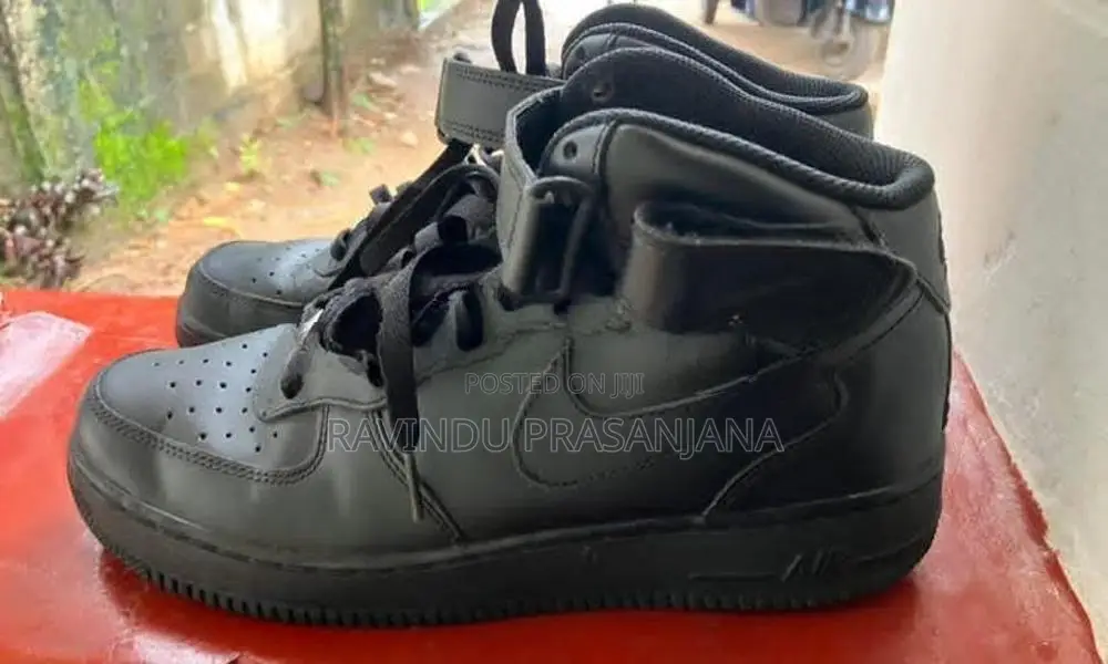 Nike Air Force 1 Mid Triple Black