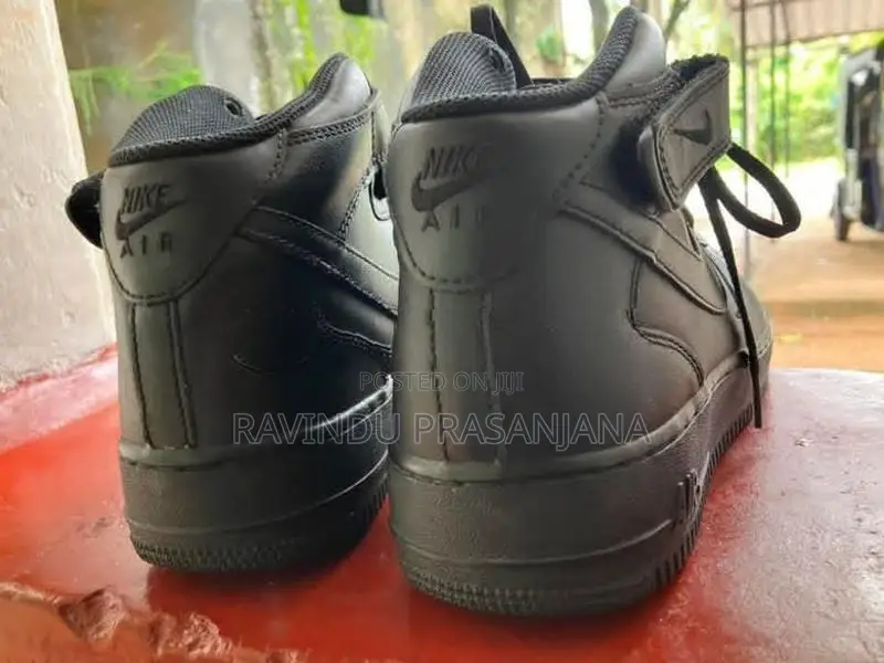 Nike Air Force 1 Mid Triple Black