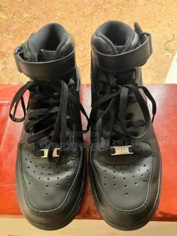 Nike Air Force 1 Mid Triple Black