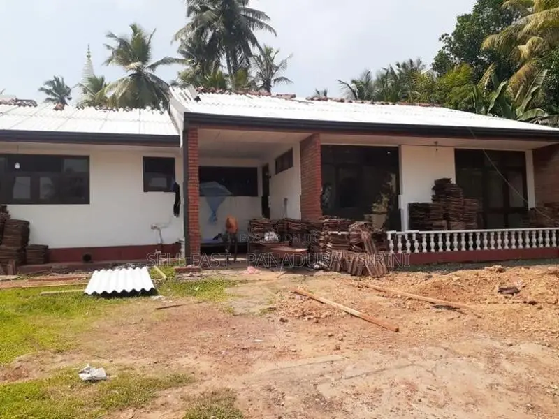 Land 45 P With House In Panadura Town