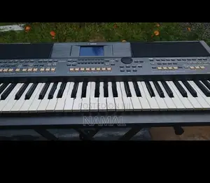 Yamaha PSR s670