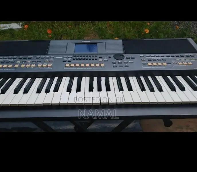 Yamaha PSR s670