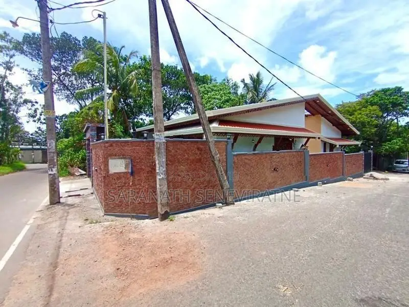 Brand-New House in Batuwandara Junc - Jamburaliya Rd Piliyandala