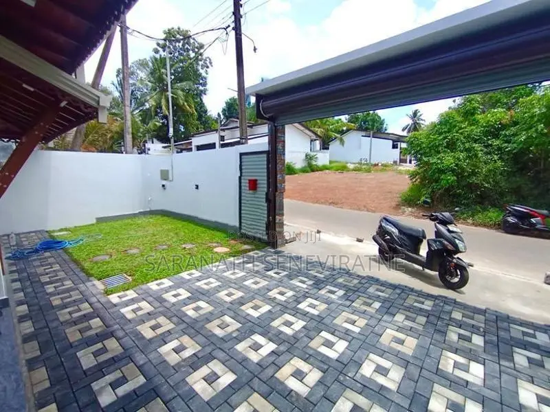 Brand-New House in Batuwandara Junc - Jamburaliya Rd Piliyandala